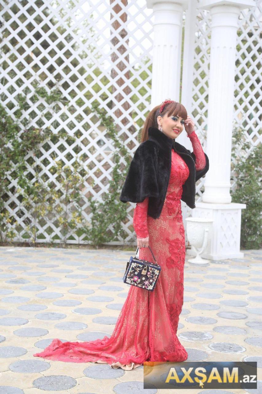 Azərbaycanlı rəqqasə qızı ilə toyda