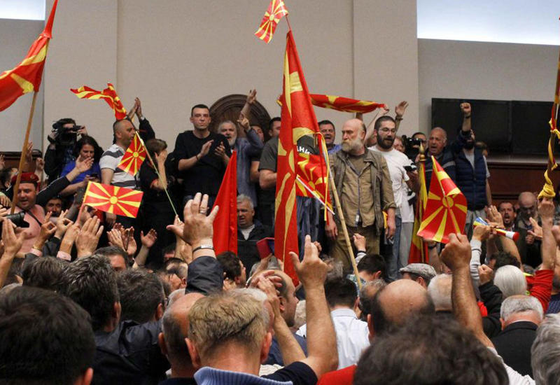 Протестующие захватили парламент Македонии