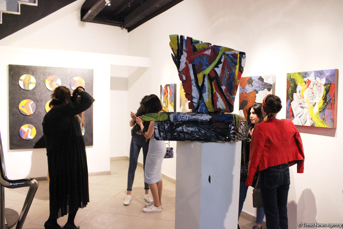 В Yay Gallery открылась выставка "1001 Ночь"
