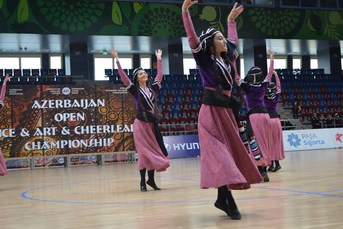 В Баку прошел 15-часовой нон-стоп марафон танца