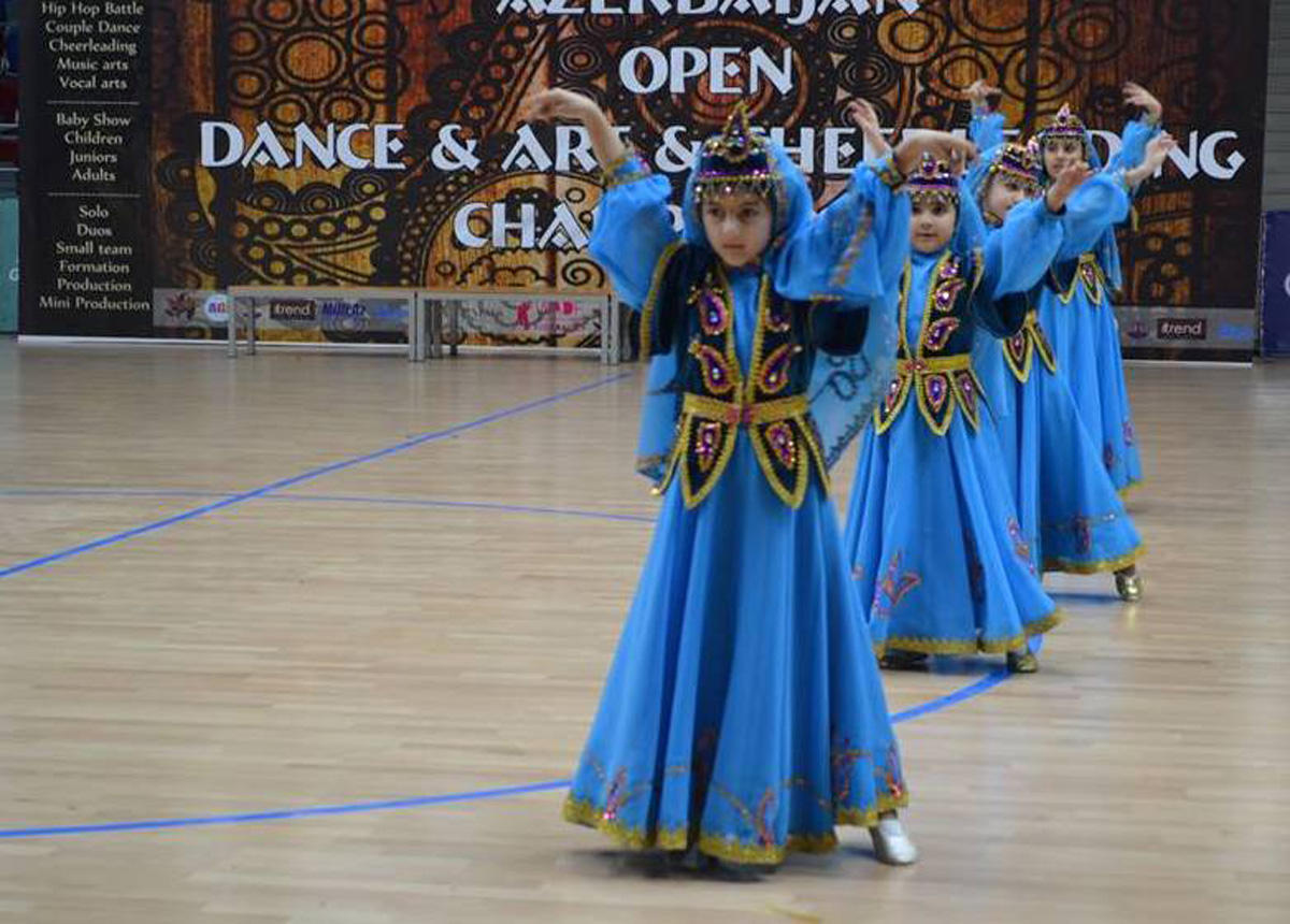 В Баку прошел 15-часовой нон-стоп марафон танца