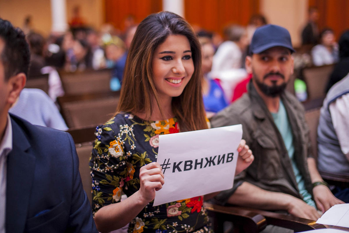 В Баку стартовали полуфинальные поединки Азербайджанской Юниор Лиги КВН