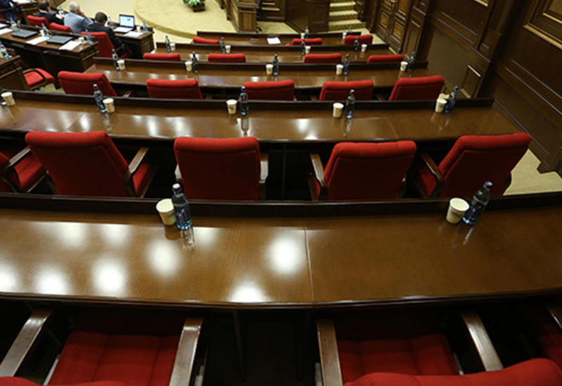 Вакханалия: в Армении у депутатов обманом отбирают мандаты