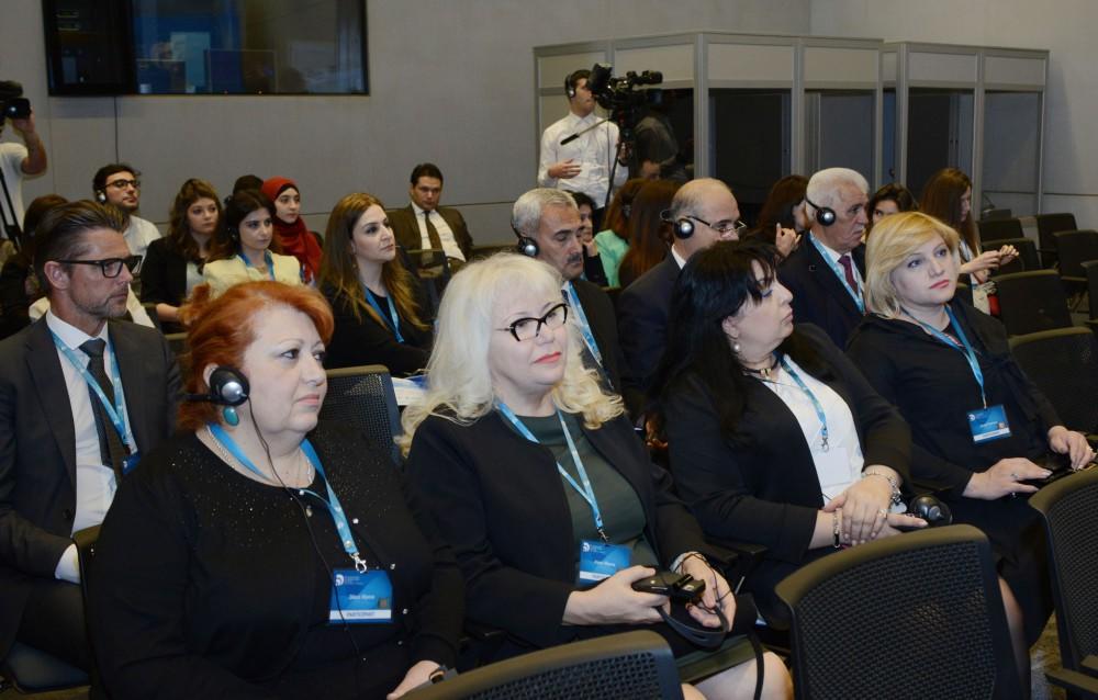 На сессии на тему «Пропаганда инновативных подходов в поощрении межкультурного диалога» состоялись широкие обсуждения