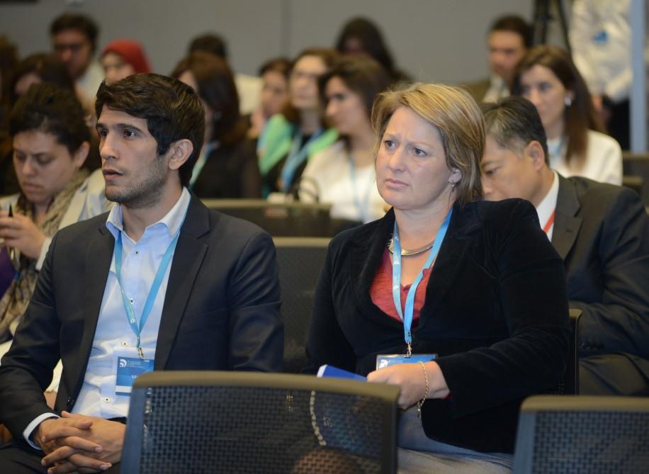 На сессии на тему «Пропаганда инновативных подходов в поощрении межкультурного диалога» состоялись широкие обсуждения