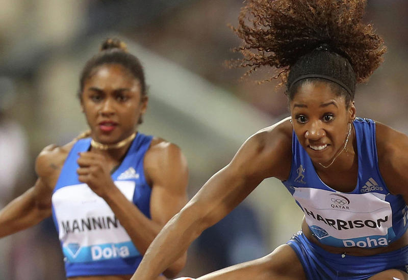 Американка со сломанной рукой выиграла забег на 100 м с барьерами в Дохе