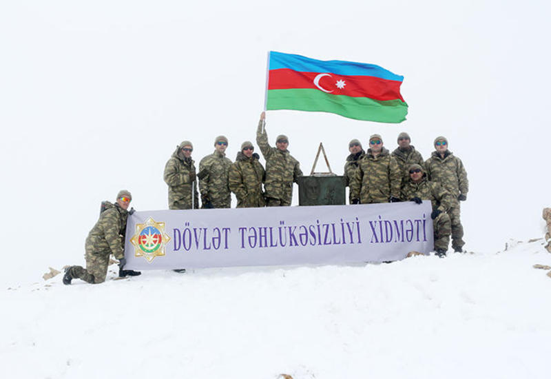 Сотрудники СГБ совершили восхождение на пик "Гейдар зирвеси"
