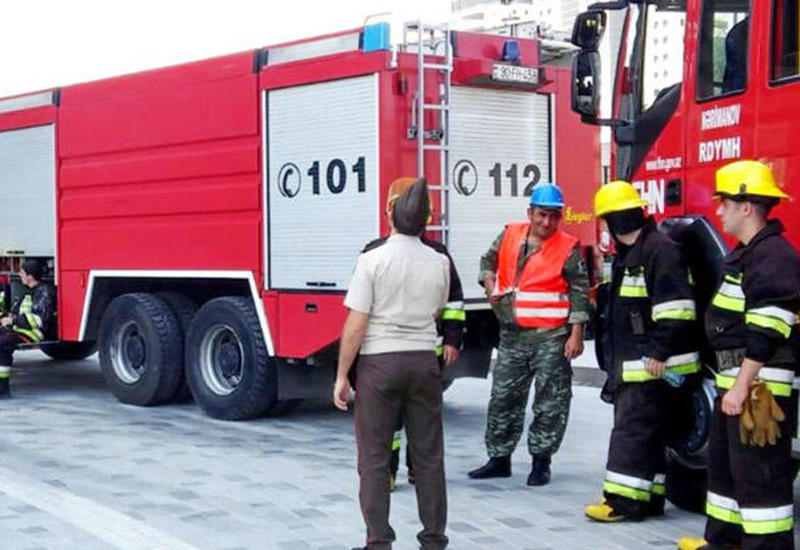 Сильный пожар в бакинском университете, есть пострадавшие