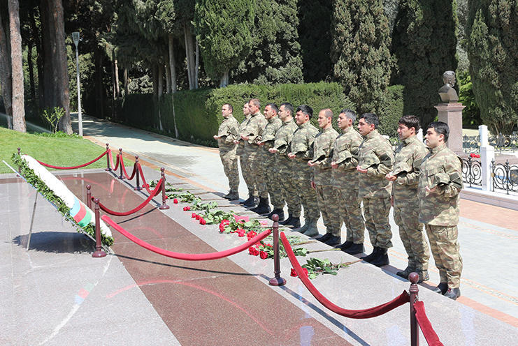 Сотрудники СГБ совершили восхождение на пик "Гейдар зирвеси"
