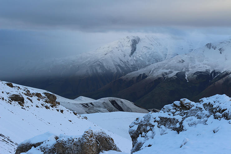 Сотрудники СГБ совершили восхождение на пик "Гейдар зирвеси"