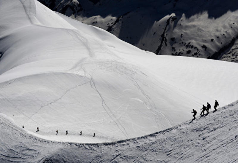 При сходе лавины в Альпах погибли три человека