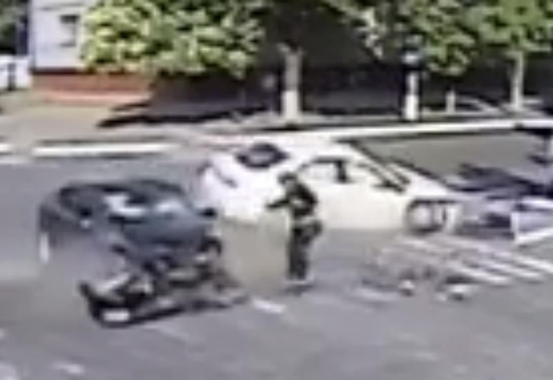 Иномарки разбросало по дороге, чудом не задев пешехода