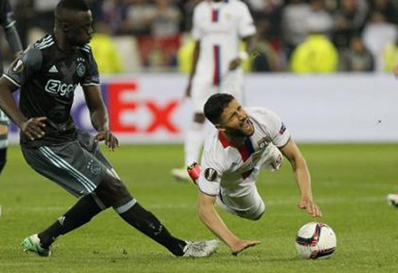 "Аякс" уступил "Лиону", но вышел в финал Лиги Европы