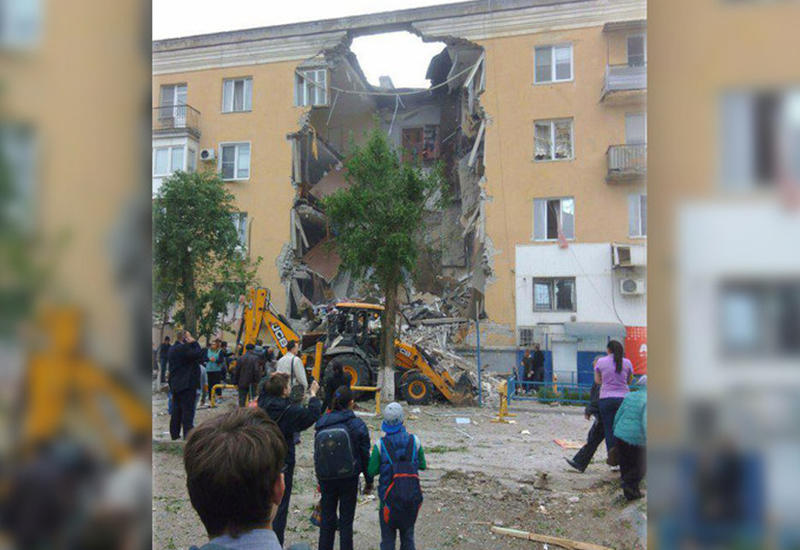 В России жилой дом рухнул после взрыва, есть жертвы