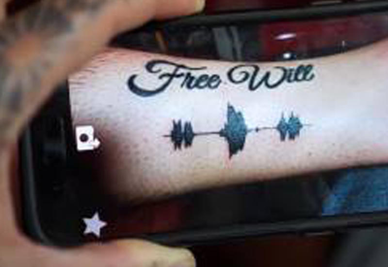 Мастер из США придумал татуировки, которые можно слушать