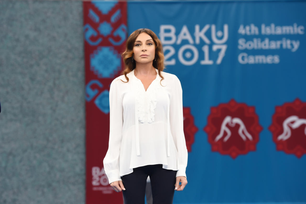 Первый вице-президент Мехрибан Алиева наградила победителей соревнований по борьбе в рамках Исламиады