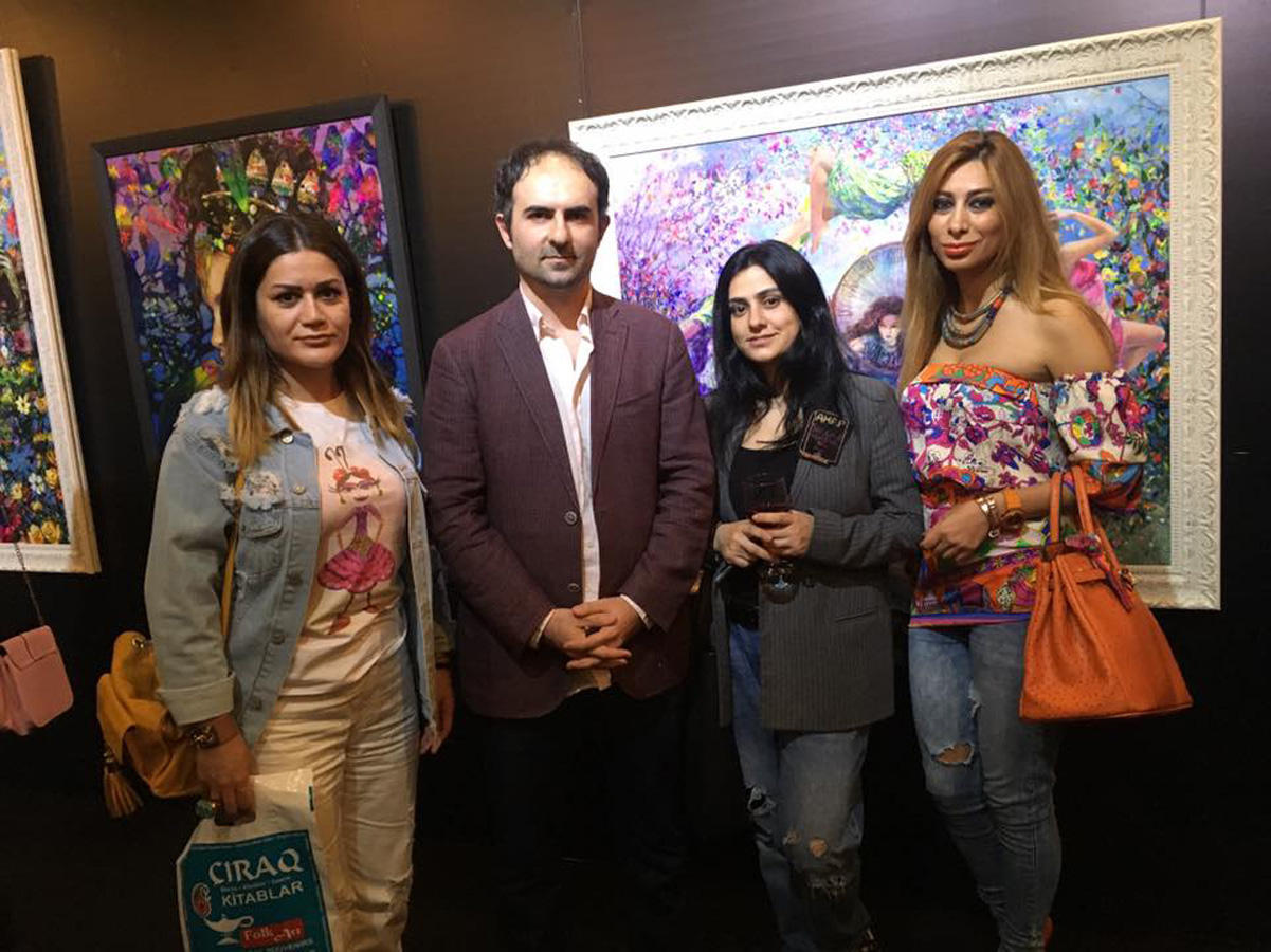 Художник Эмиль Азиз представил жителям Баку "Цветение"