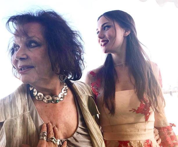 Fahriye Evcen 7 il sonra Klaudiya ilə görüşdü
