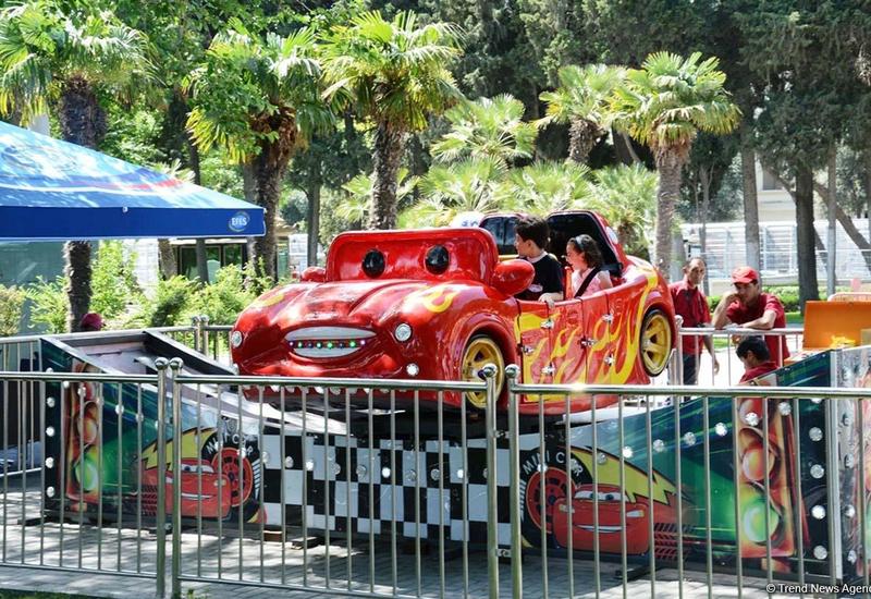 Аттракционы на Бакинском бульваре будут бесплатными
