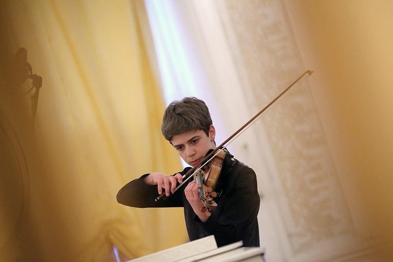 9-летний азербайджанский музыкант выступил в Кремле