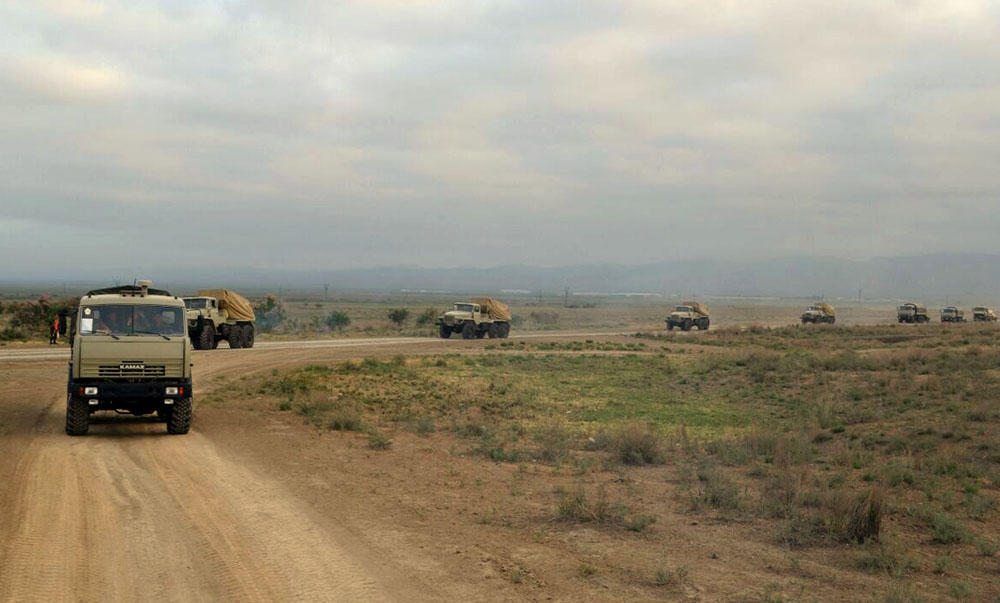 Ракетные и артиллерийские соединения ВС Азербайджана проводят учения