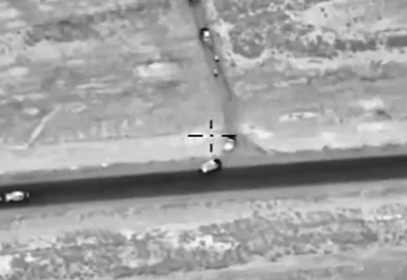 Беспилотник снял уничтожение колонны боевиков "ИГ"