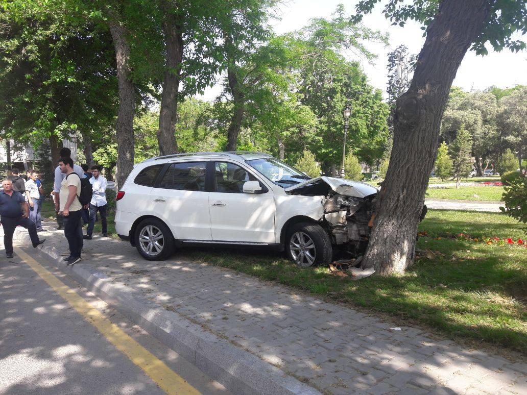 Bakıda qadın sürücü ağır qəza törətdi