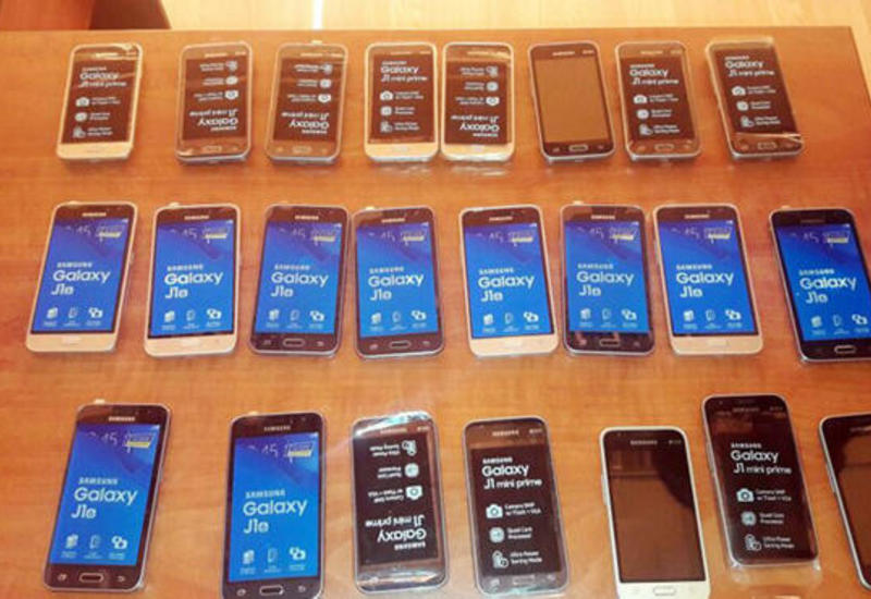 Avtomobildən 23 ədəd mobil telefon aşkar edildi