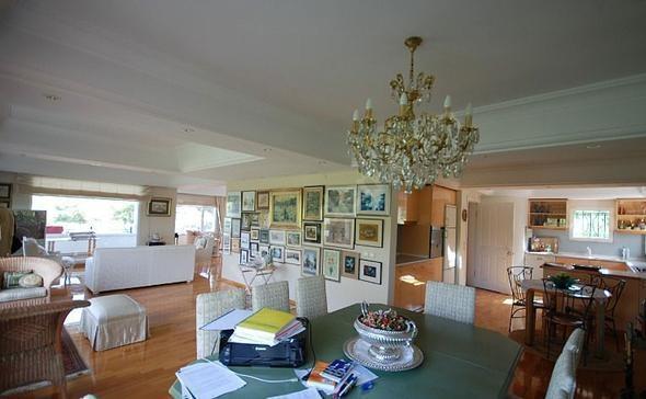 Mustafa ilə yaşadığı evi satışa çıxardı