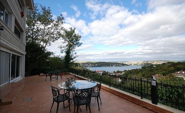 Mustafa ilə yaşadığı evi satışa çıxardı