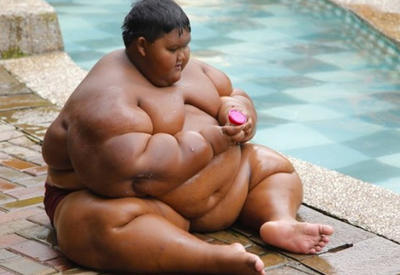 Самый толстый ребенок в мире решил взять себя в руки и постройнеть!