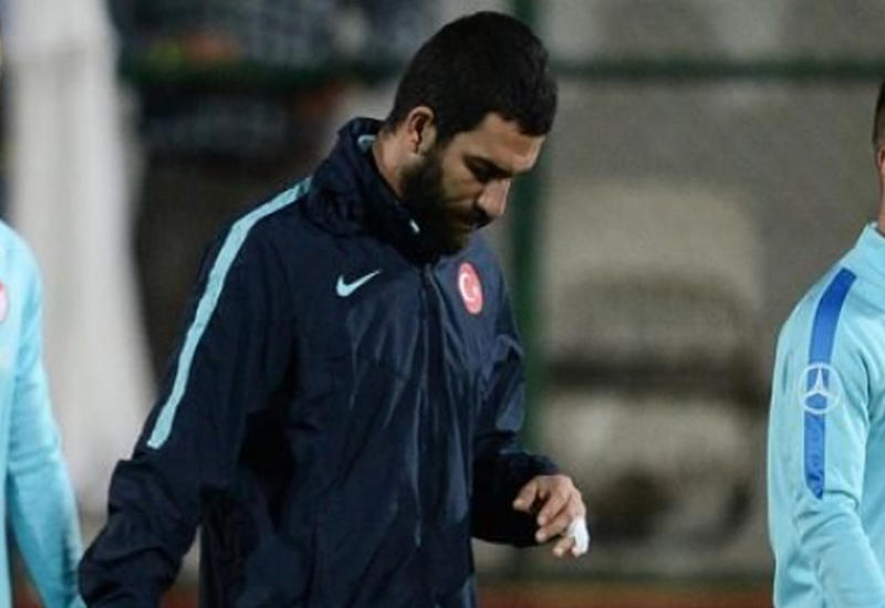 Arda Turan jurnalistə hücum etdi