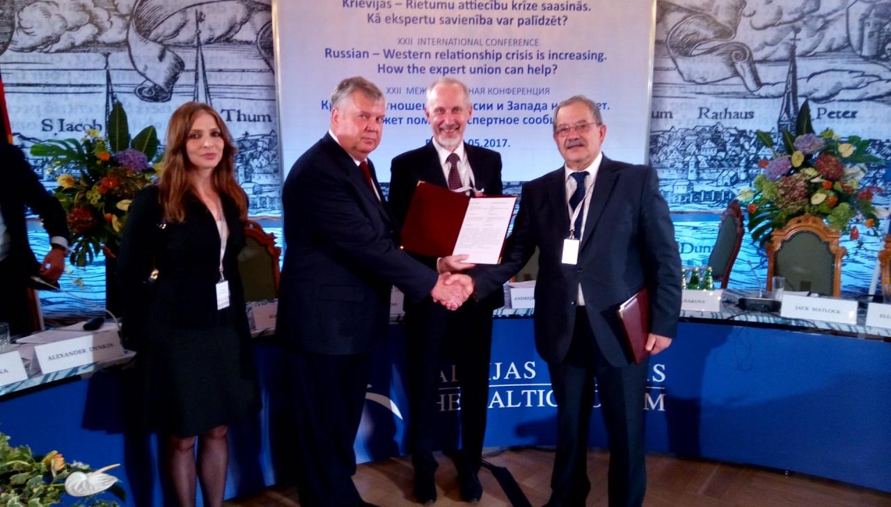 Elxan Ələsgərov: "Dünyada Azərbaycanın da daxil olduğu müsbət tendensiyalar nəzərə çarpır"