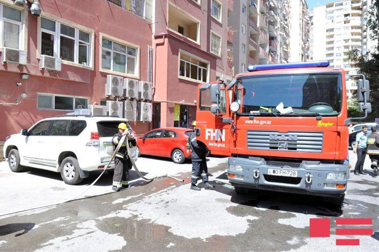 Пожар в 12-этажном здании в Баку