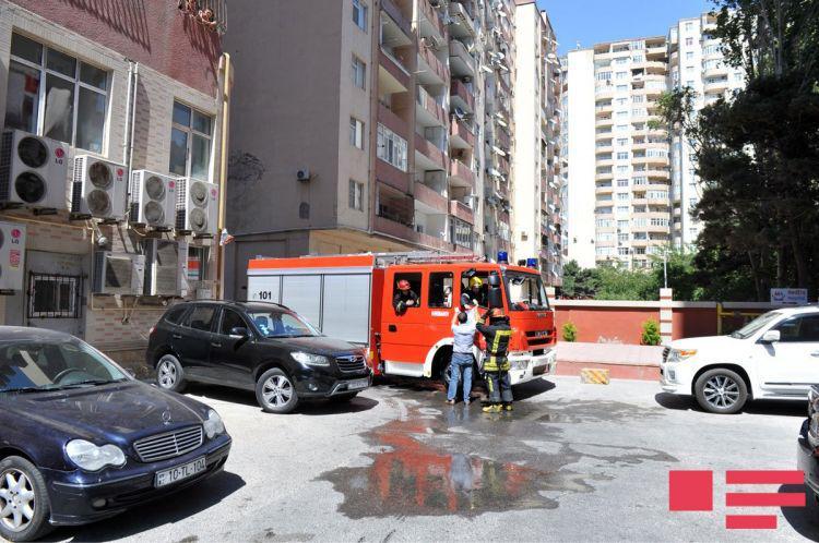 Пожар в 12-этажном здании в Баку