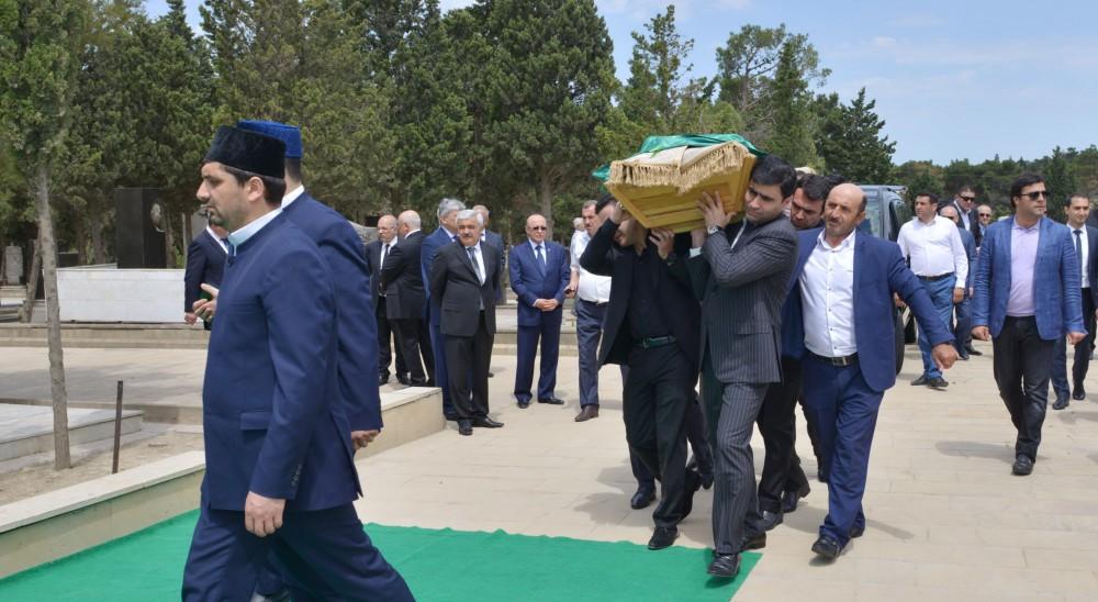 Министр энергетики Азербайджана Натиг Алиев похоронен в Аллее почетного захоронения