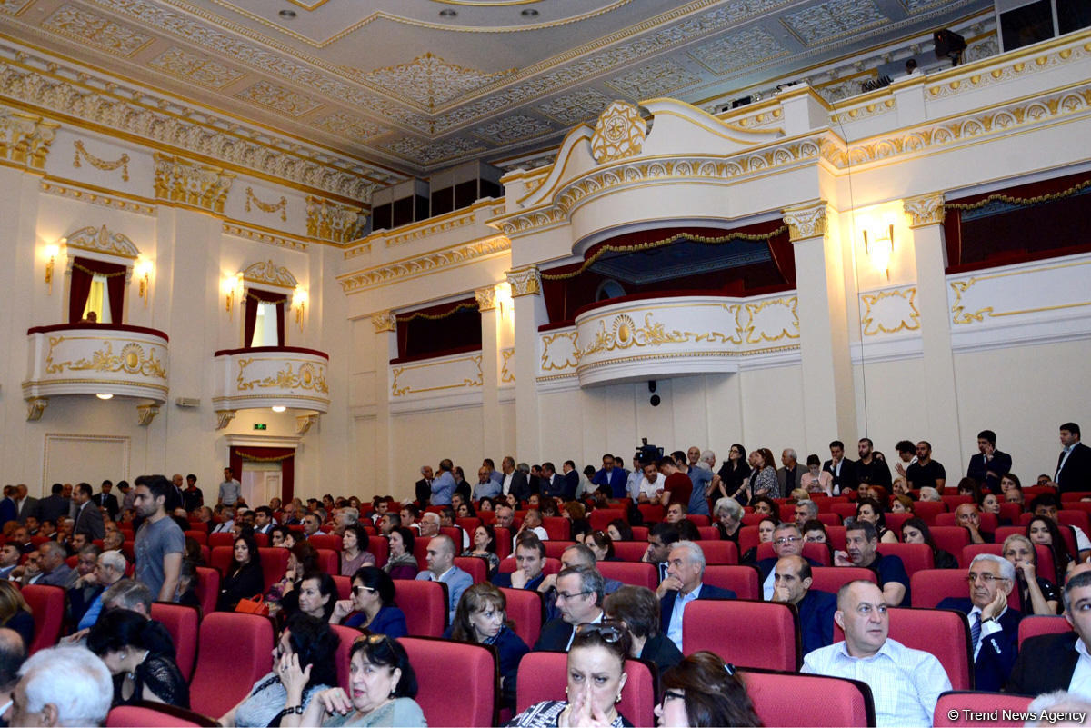 Министр энергетики Азербайджана Натиг Алиев похоронен в Аллее почетного захоронения