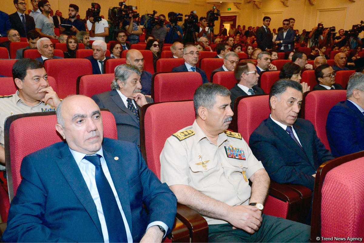 Министр энергетики Азербайджана Натиг Алиев похоронен в Аллее почетного захоронения