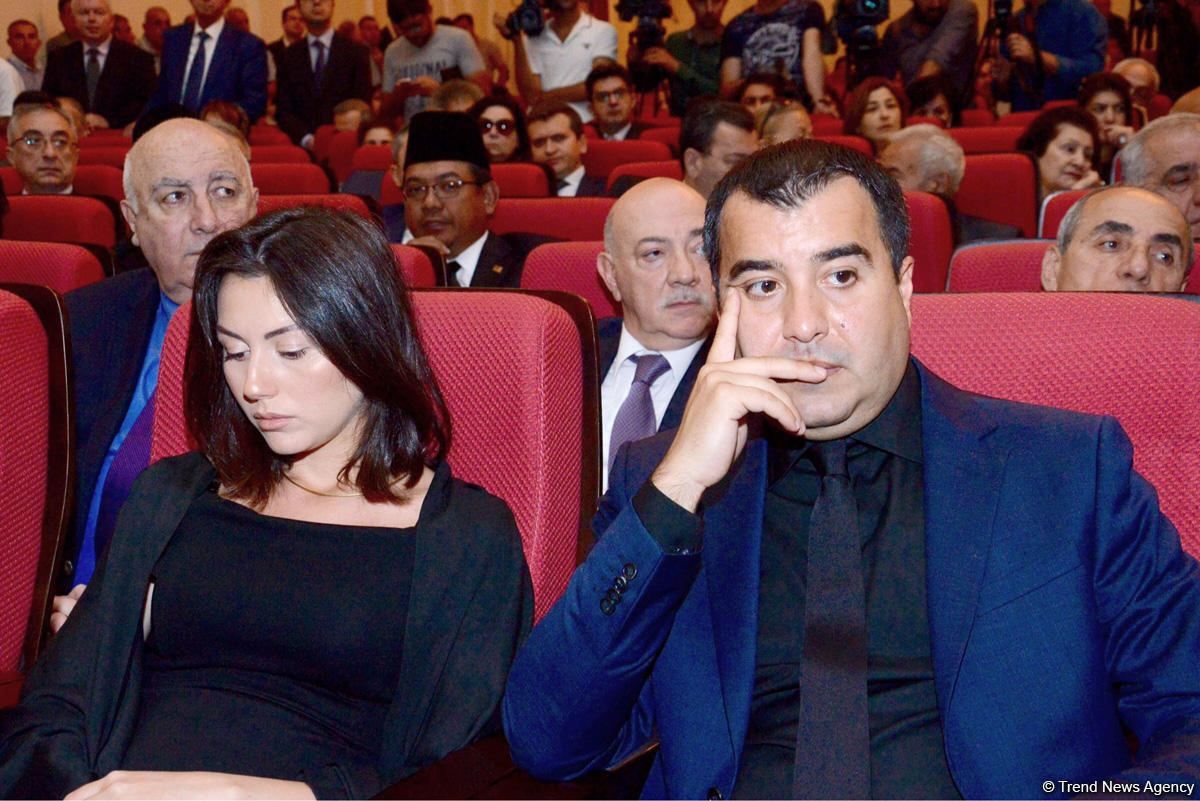 Министр энергетики Азербайджана Натиг Алиев похоронен в Аллее почетного захоронения