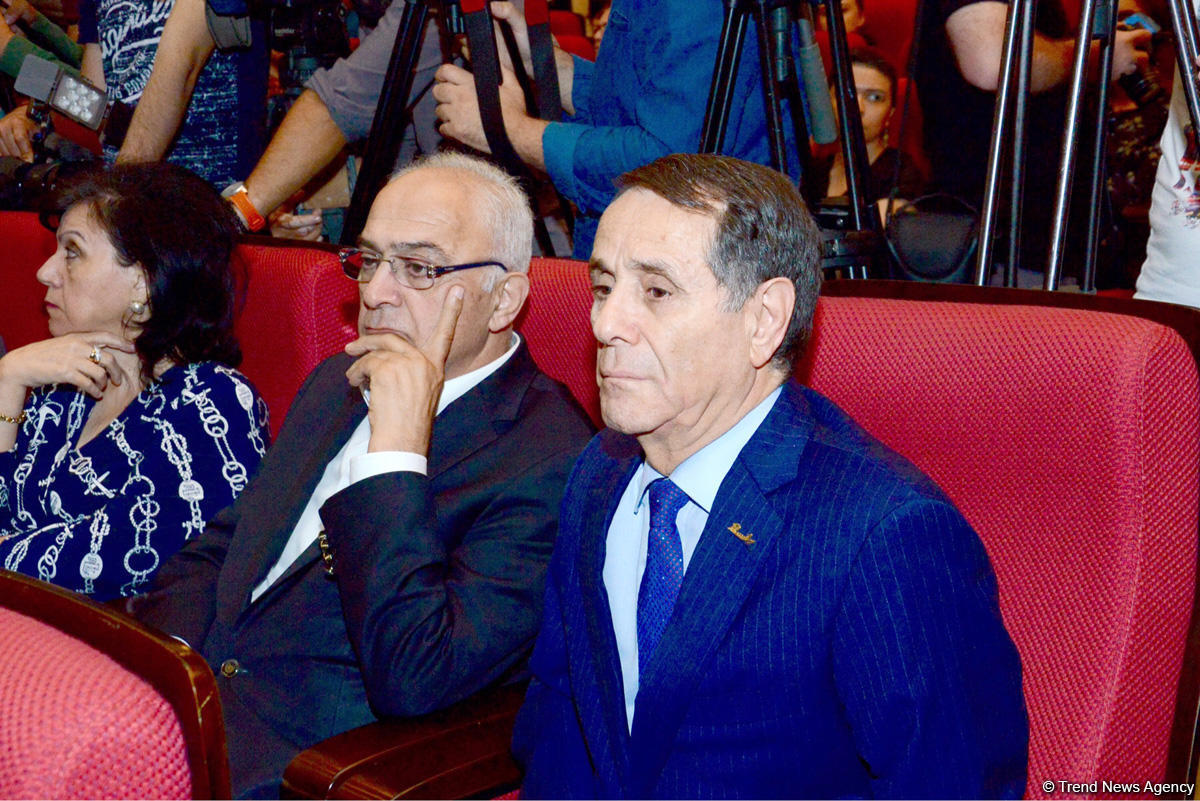 Министр энергетики Азербайджана Натиг Алиев похоронен в Аллее почетного захоронения