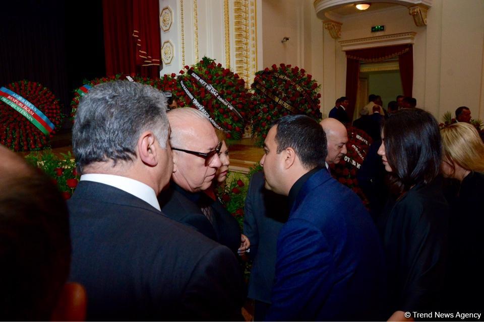 Министр энергетики Азербайджана Натиг Алиев похоронен в Аллее почетного захоронения