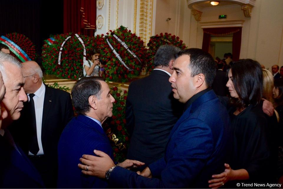 Министр энергетики Азербайджана Натиг Алиев похоронен в Аллее почетного захоронения