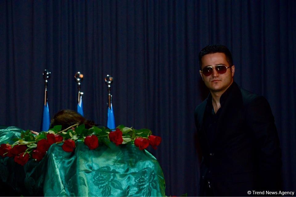 Министр энергетики Азербайджана Натиг Алиев похоронен в Аллее почетного захоронения