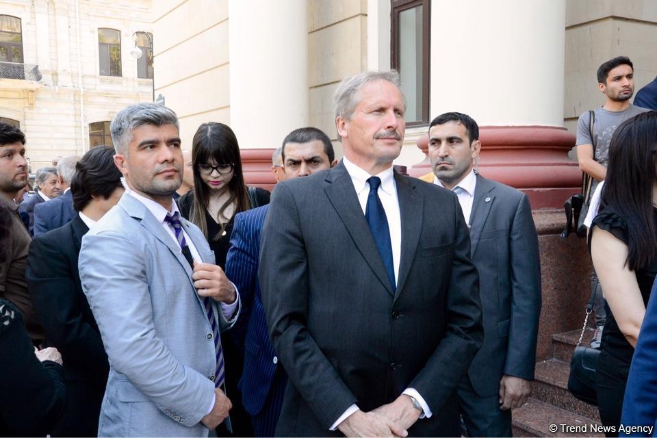 Министр энергетики Азербайджана Натиг Алиев похоронен в Аллее почетного захоронения