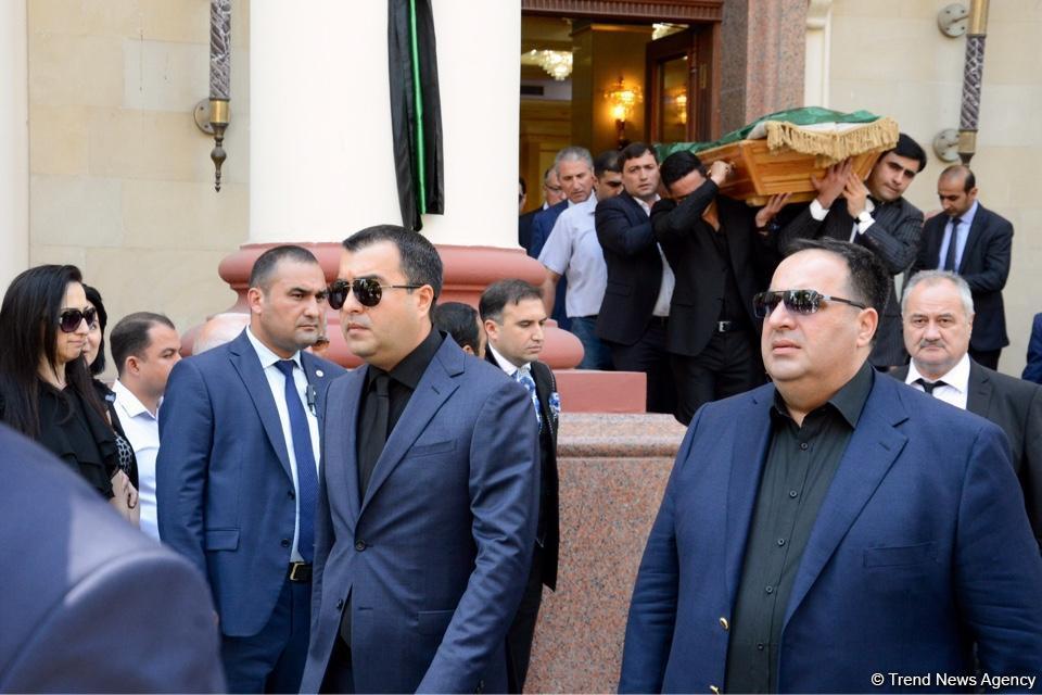 Министр энергетики Азербайджана Натиг Алиев похоронен в Аллее почетного захоронения
