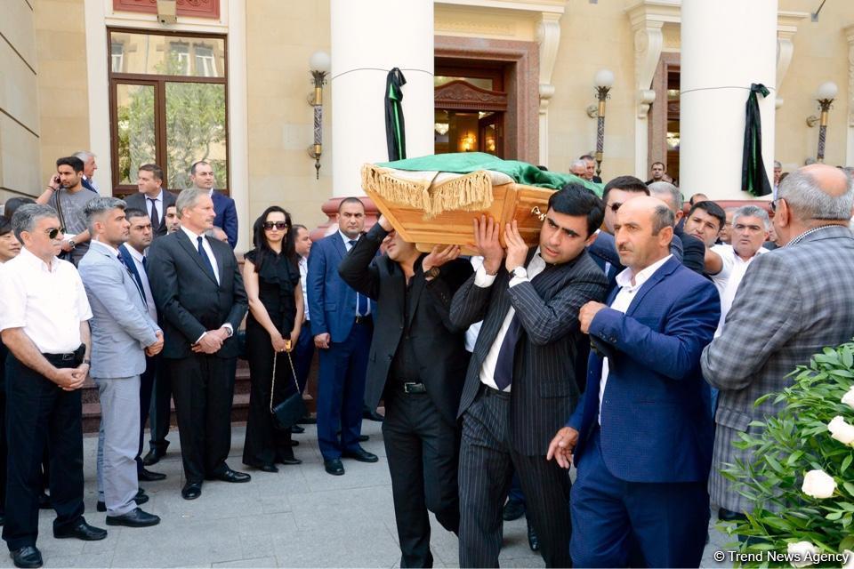 Министр энергетики Азербайджана Натиг Алиев похоронен в Аллее почетного захоронения