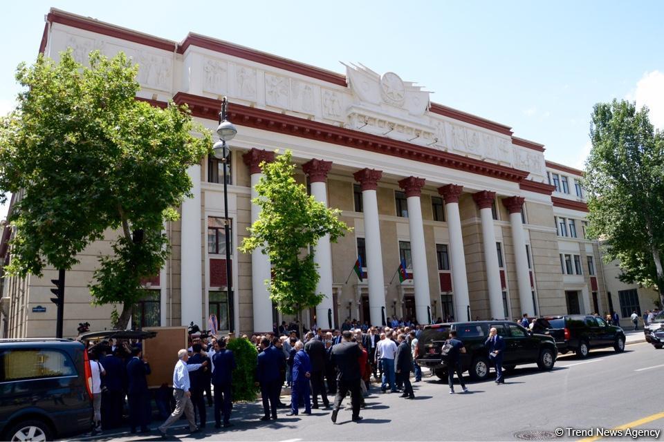 Министр энергетики Азербайджана Натиг Алиев похоронен в Аллее почетного захоронения