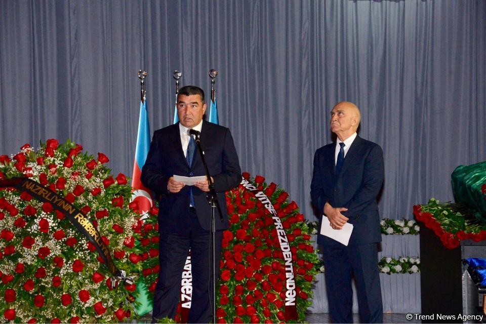 Министр энергетики Азербайджана Натиг Алиев похоронен в Аллее почетного захоронения