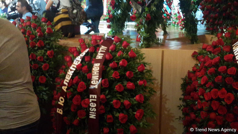 Министр энергетики Азербайджана Натиг Алиев похоронен в Аллее почетного захоронения