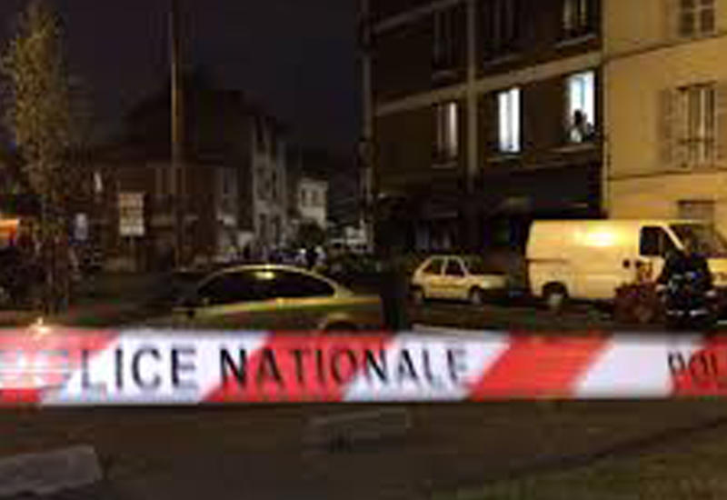 12 человек пострадали в Париже при нападении на ресторан